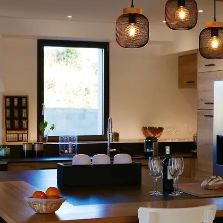 Contemporaine Avec Piscine فيلة إيتشاسو