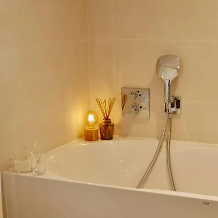 Contemporaine Avec Piscine إيتشاسو