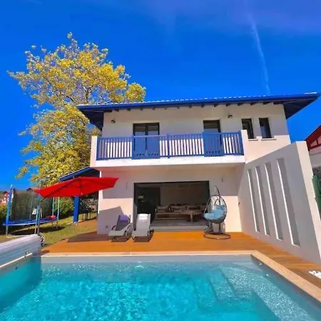 Villa Luxueuse Contemporaine Avec Piscine A Deux Pas Des Plages De Biarritz