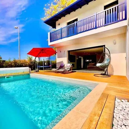 Luxueuse Contemporaine Avec Piscine A Deux Pas Des Plages De Biarritz Villa *