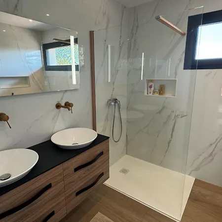 Luxueuse Contemporaine Avec Piscine A Deux Pas Des Plages De Biarritz Villa